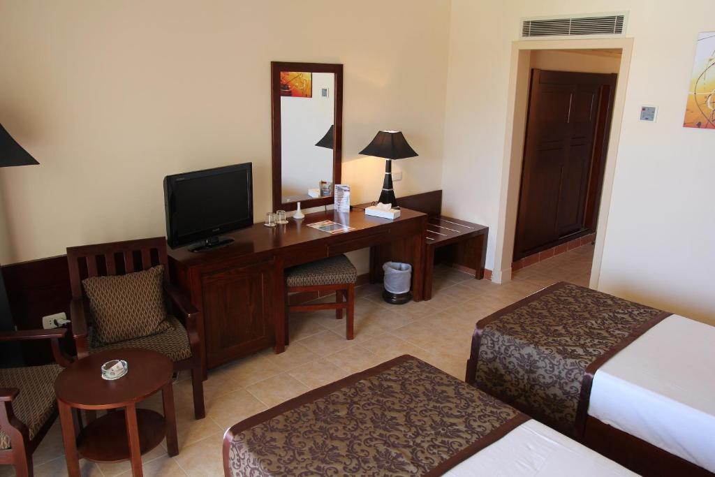 Royal Brayka Beach Resort Abu Dabab Room photo