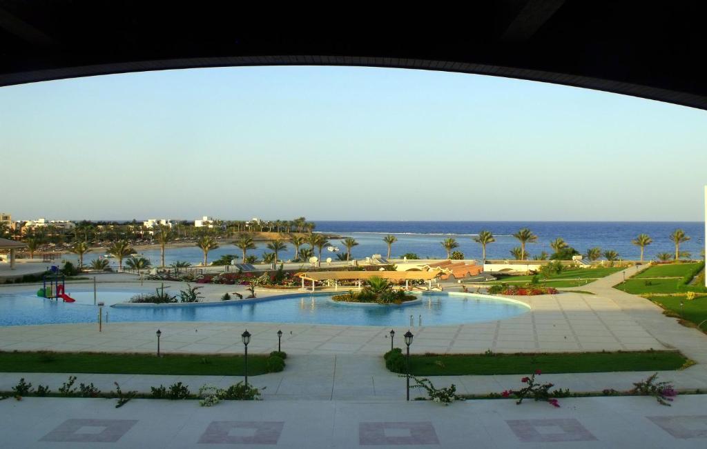 Royal Brayka Beach Resort Abu Dabab Exterior photo